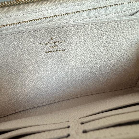 LOUIS VUITTON Empreinte Monogram Giant By The Pool Zippy Wallet Cream Saffron - Picture 2 of 16